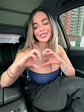 Stripchat Nude Webcam of Alirawrz