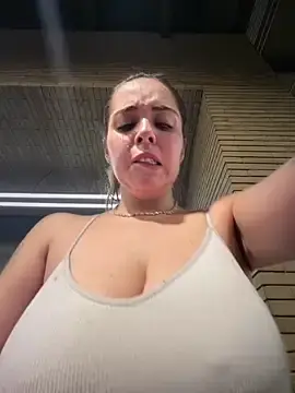 Stripchat Best Webcam of Alirawrz
