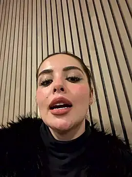 Stripchat Watch Live Sex Cams of Alirawrz