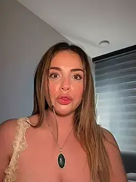 Stripchat Adult Webcam of Alirawrz