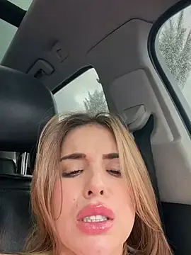 Stripchat Live Sex Cam of Alirawrz