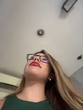 Stripchat Free Porn Cam of sara_calderon