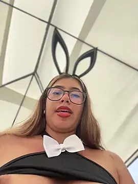 Stripchat Free Porn Cam of sara_calderon