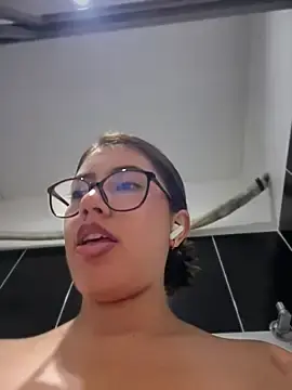 Stripchat Live Porn of sara_calderon