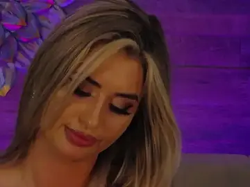 Stripchat Live Porn of LoraDevine