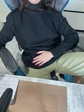 Stripchat Sex Cam of CurlyLara