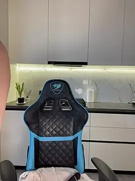 Stripchat Adult Webcams of CurlyLara