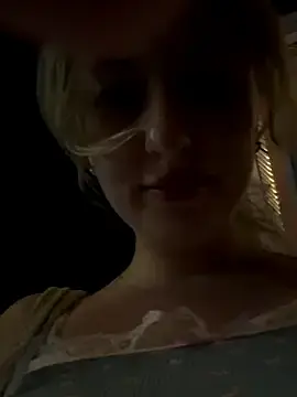 Stripchat Free Porn Cam of RonnieKiss