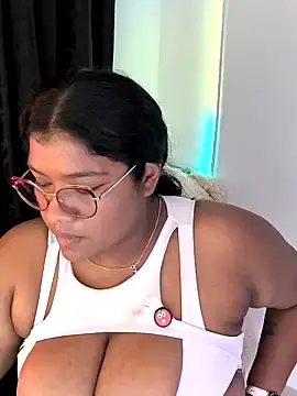 Stripchat Free Porn Cam of paola091