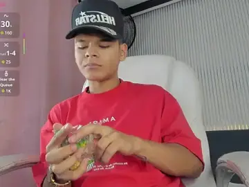 Stripchat Free Porn Cam of DylanRoyce_