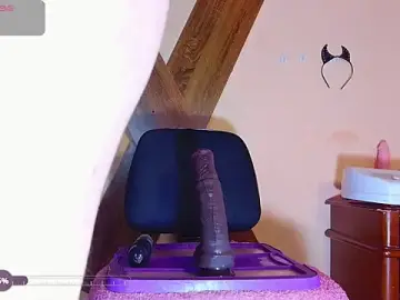 Stripchat Adult Webcams of Mrblackpetiteblonde2