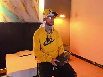 Stripchat Live Sex Cam of axel_valtier