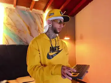 Stripchat Live Porn of axel_valtier