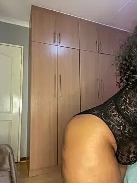 Stripchat Sex Cam of HugeMassiveBooty