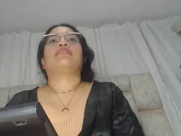 Stripchat Adult Video Chat of KEYRA-MILLER-