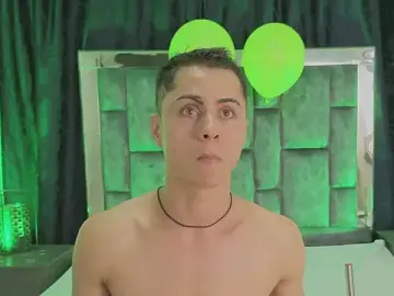 Stripchat Sex Cam of LeoMonnroe