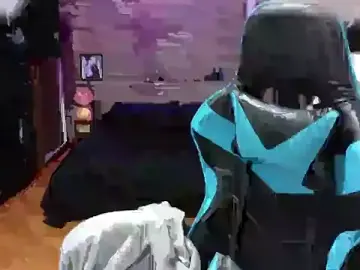 Stripchat Free Porn Cam of AngelaQueen_