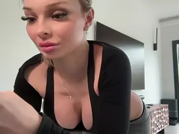 Stripchat Free Porn Cam of HannaXLove