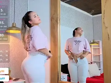 Stripchat Free Porn Cam of paolarey