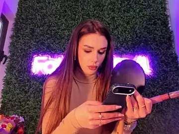 Stripchat Free Porn Cam of realhotfallingdevil