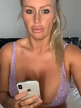 Stripchat Adult Webcam of ArabellaJames