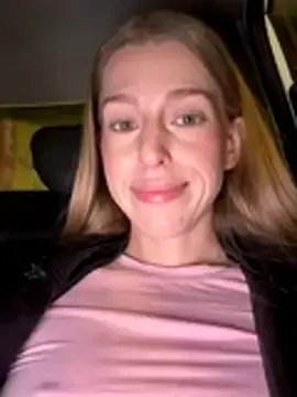 Stripchat Free Porn Cam of kira_mia