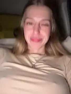 Stripchat Best Webcam of kira_mia