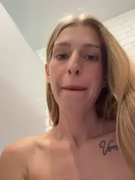 Stripchat Best live sex cam show of kira_mia