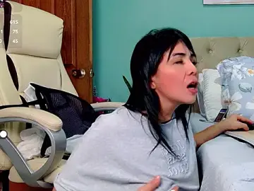 Stripchat Sex Chat of yanella_fire