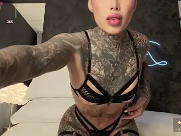 Stripchat Nude Webcam of belllbonniie