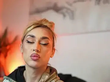 Stripchat Sex Cam of AileenKiss