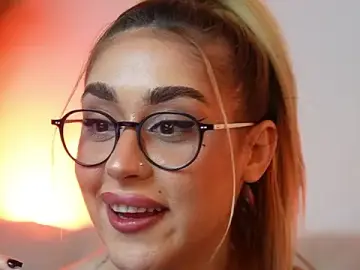 Stripchat Nude Webcam of AileenKiss