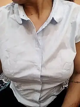 Stripchat Sex Cam of meenu_bhabhi547