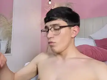 Stripchat Live Sex Cam of ryan_valentino