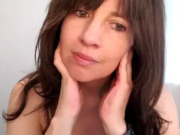 Stripchat Sex Cam of Ella_Next_Door