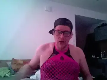 Stripchat Live Sex of Bigthroaterboy