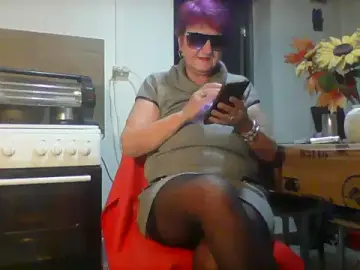 Stripchat Live Sex Cam of Ely_Elenita