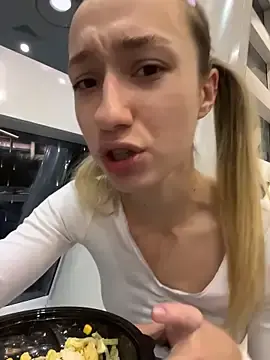 Stripchat Live Sex Cam of Lia__Love