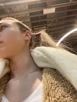 Stripchat Live Sex Cam of Lia__Love