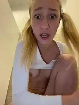 Stripchat Adult Webcams of Lia__Love