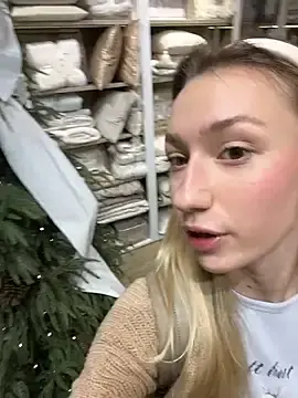 Stripchat Sex Cam of Lia__Love