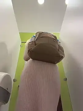 Stripchat Sex Cam of Lia__Love