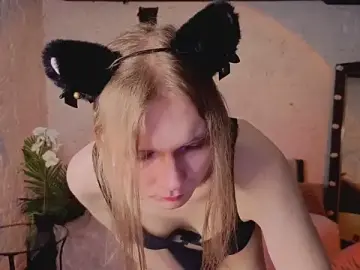 Stripchat Live Sex Cam of LoralAvery