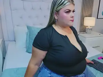 Stripchat Sex Cam of KiimBrooks