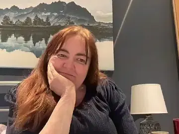 Stripchat Live Sex Cam of curvy-milf-abbie