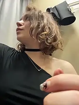 Stripchat Live Sex Cam of lucy-joy