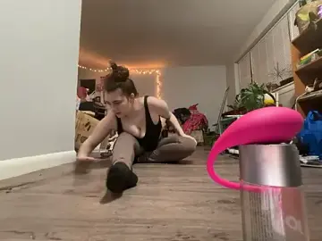 Stripchat Adult Webcams of Snowbunnycake_131