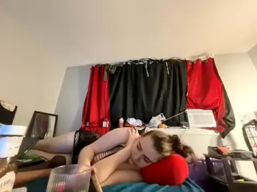 Stripchat Sex Cam of Snowbunnycake_131