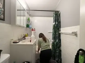 Stripchat Free Live Porn of Snowbunnycake_131