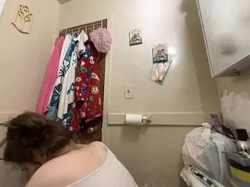 Stripchat Sex Chat of Snowbunnycake_131